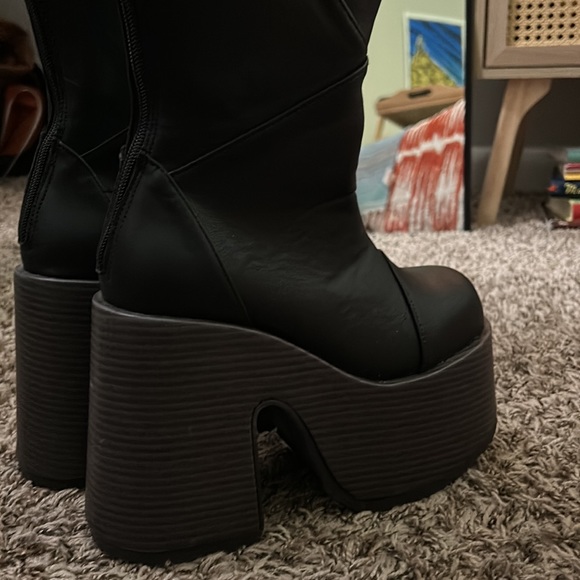 DEMONIAS - Picture 4 of 5